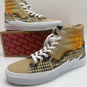Vans WMNS Sk8-Hi Bolt (Big Reveal)
Taos Taupe Sneakers
VN0A5JIVAZP
